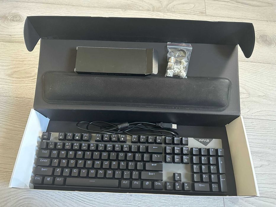 Klawiatura MECHANICZNA KFA2 Stealth Podświetlana RGB