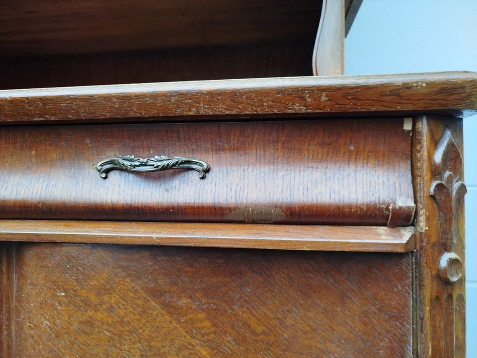 Stary kredens przedwojenny