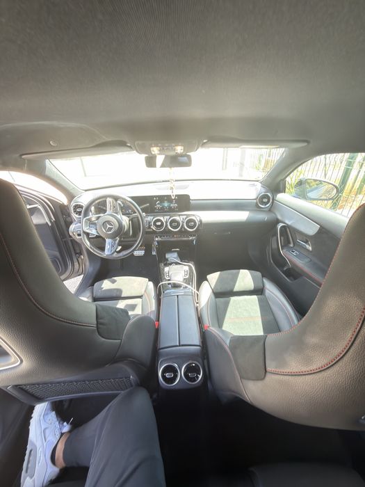 Mercedes A 180 AMG cinza rato