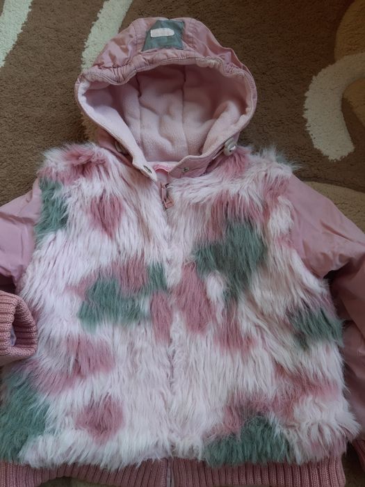Продам курточку на флисе, на девочку рост 116 см