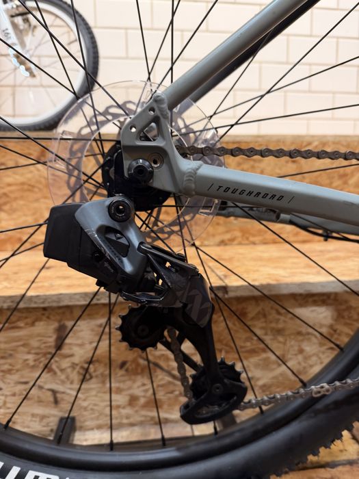 Monster gravel. Giant Toughroad Sram Red AXS, XX1