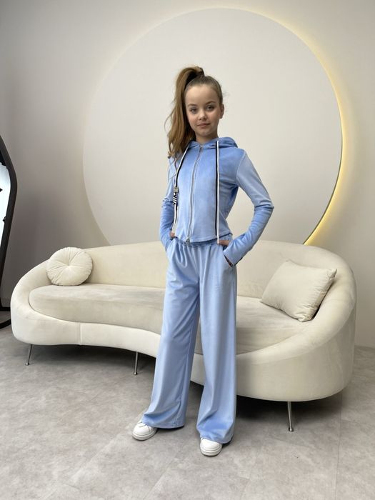 Костюм велюровий 128,134,140,146,152,164