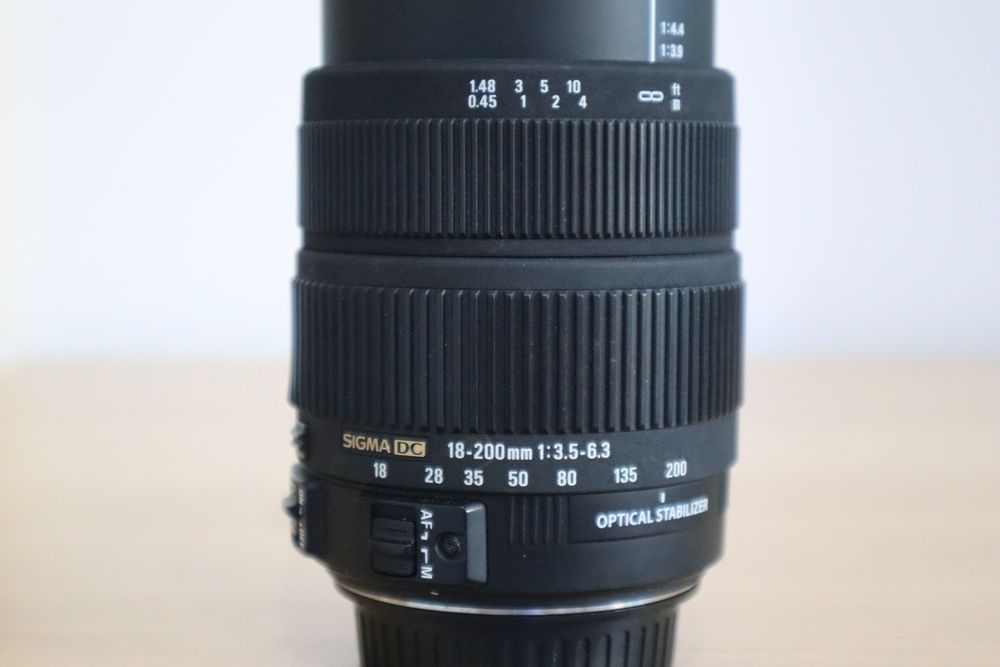 Sigma 18-200mm F/ 3.5-6.3 DC OS - Canon EF
