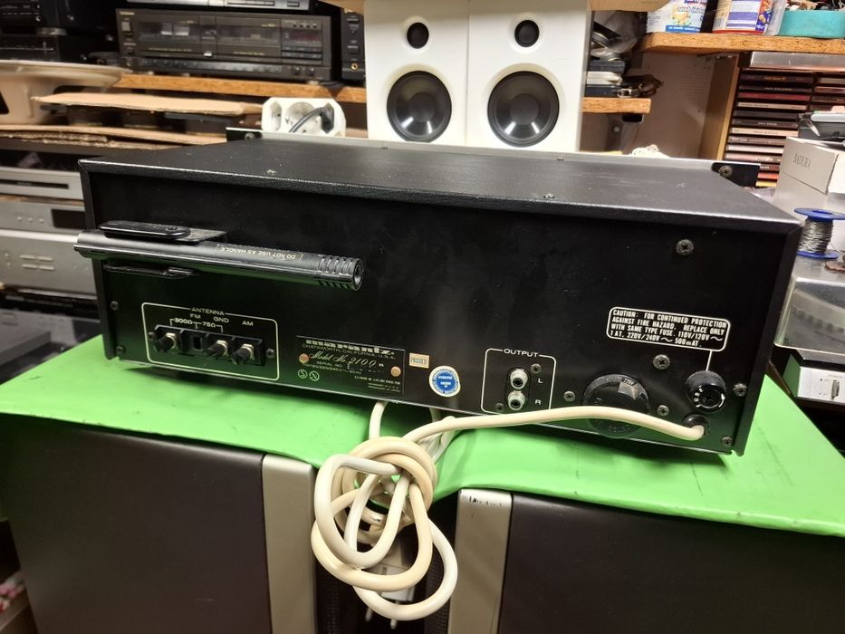 Tuner Marantz 2100