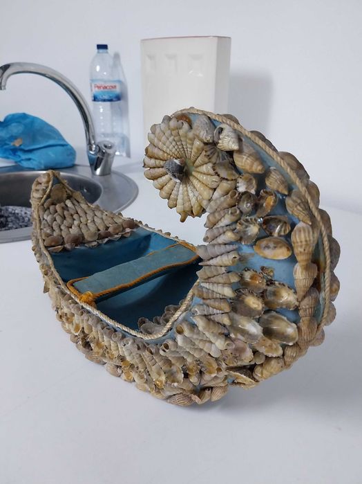 Artigo de decoração – Barco com conchas