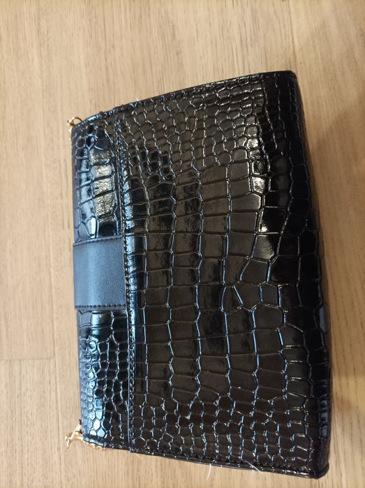 Lakierowana kopertówka Monnari