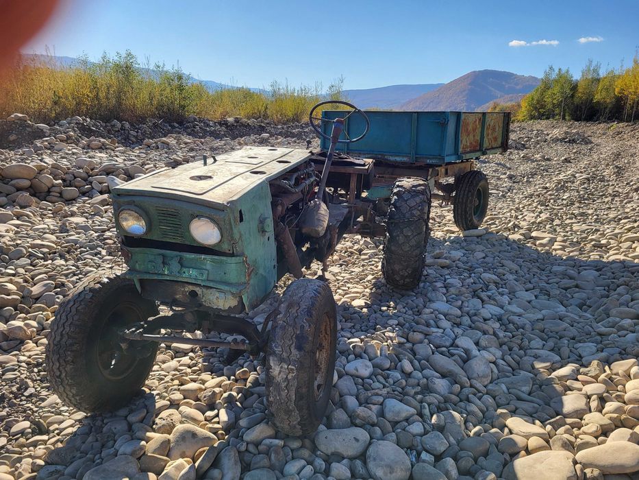 Продам саморобний трактор з прицепом.
