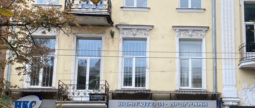 Продаж офісного приміщення 155 кв.м. на 2 поверсі по вул. Небесної Сотні 4