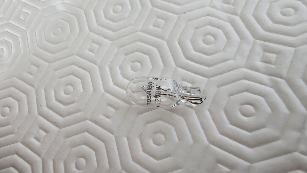 Lâmpadas W5W (T10) Halogéneo Toshiba – Novas 3W/5W/8W