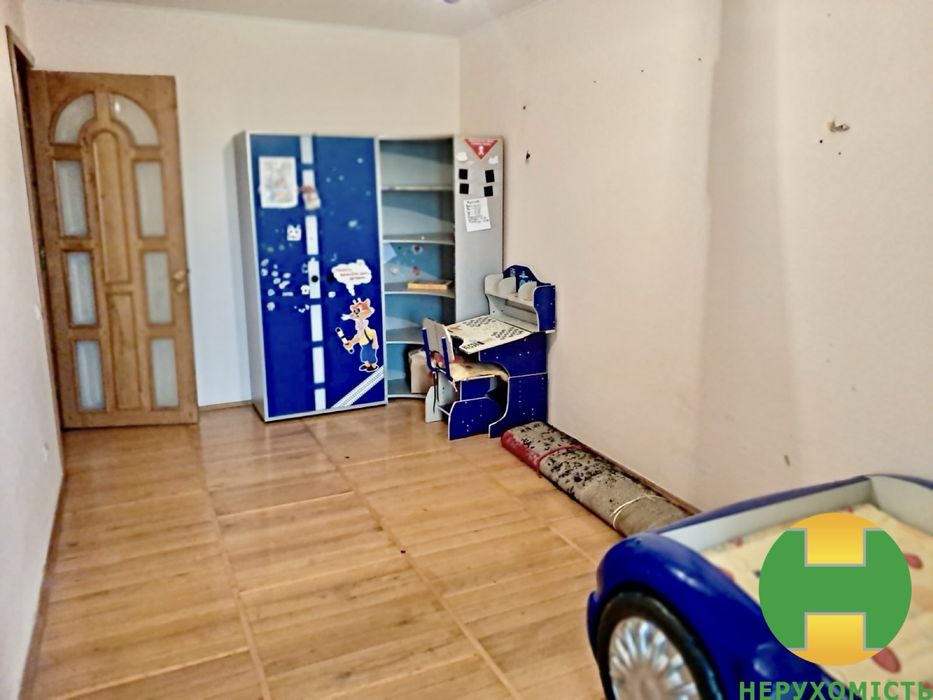 Продається 3-кімнатна квартира .Заводське