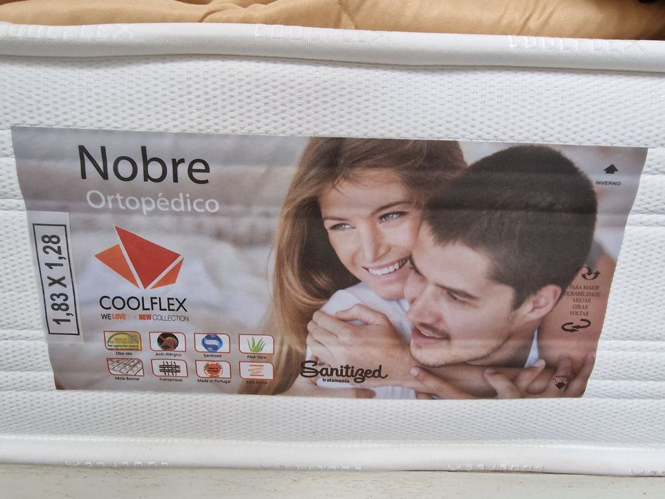 Quarto com cama corpo e meio em talha