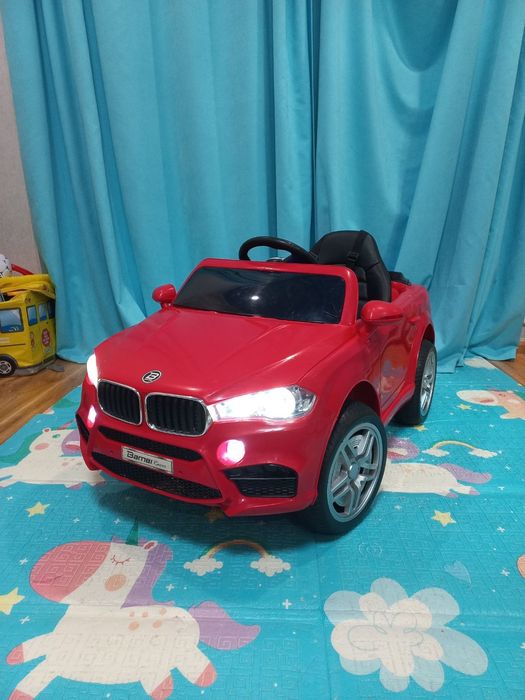 Електромобіль электромобиль машинка на пульте управления аккумуляторе