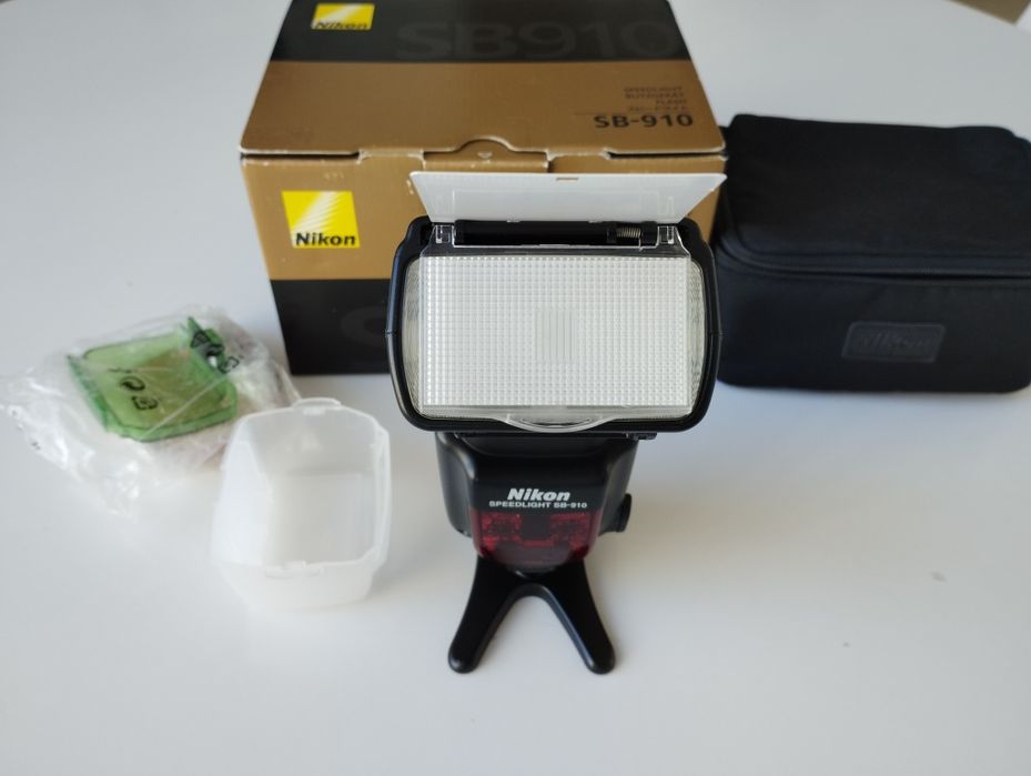Vendo Flash Nikon Sb-910, igual a novo.
Na caixa com todos os acessóri
