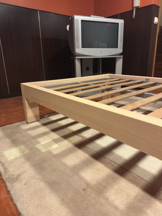 Cama + Estrado + Mesa de Cabeceira