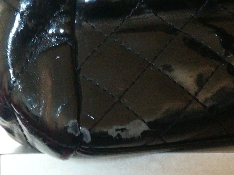 Duża czarna lakierowana torebka