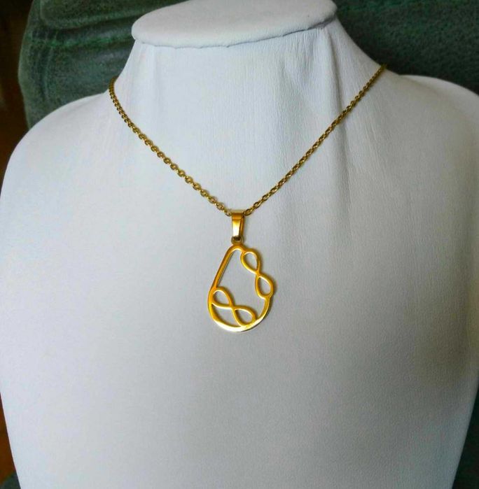 Colar Aço Dourado Oval c/ Infinitos NOVO