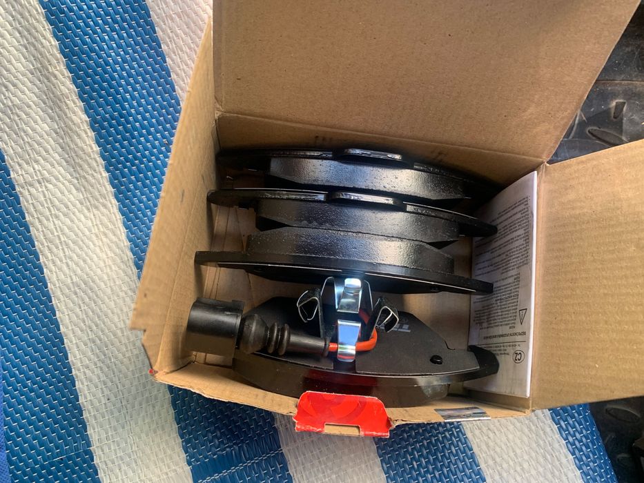 Продам передние колодки TRW