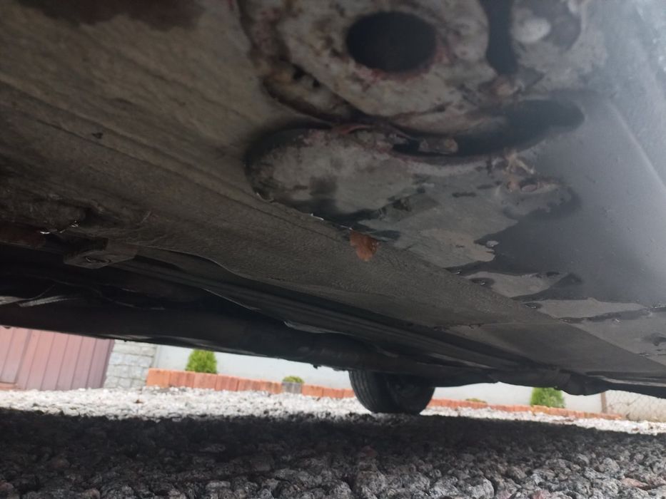 Mercedes-Benz E 210 2.0D