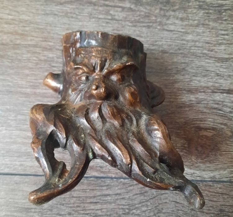 Карандашница злой пень