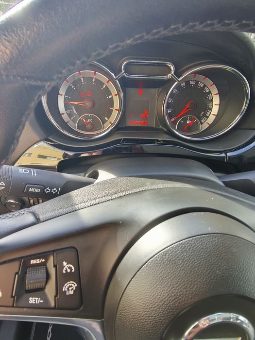 Vende- se Opel Adam