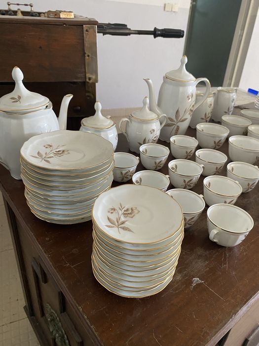 Serviço de Chá Antigo S.P. Coimbra / Vista Alegre – Anos 60/70 – Porcelana Portuguesa