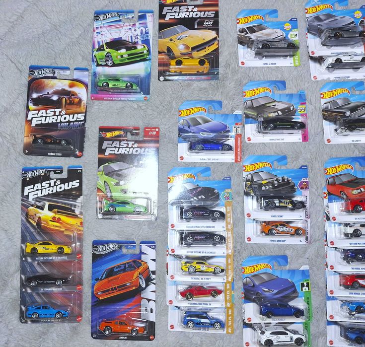 31 sztuki Hot Wheels + 5 PACK