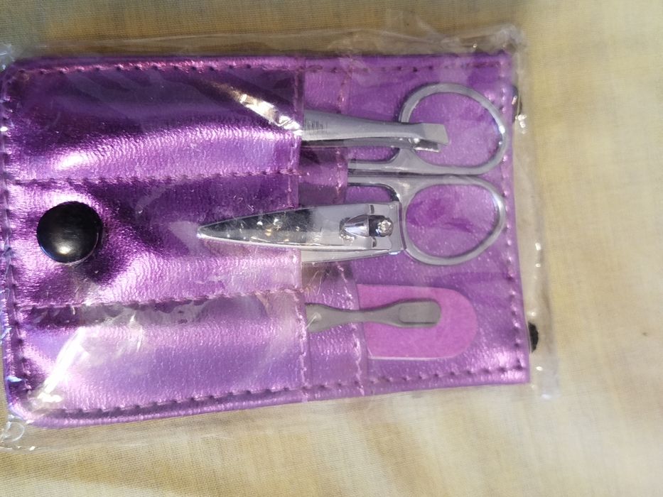 Nowy przybornik do paznokci