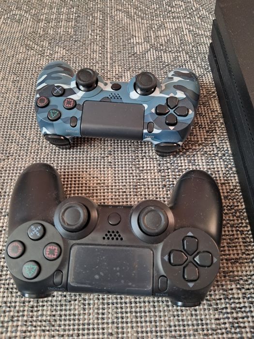 PS 4 Sony + 2 pady + 12 gier