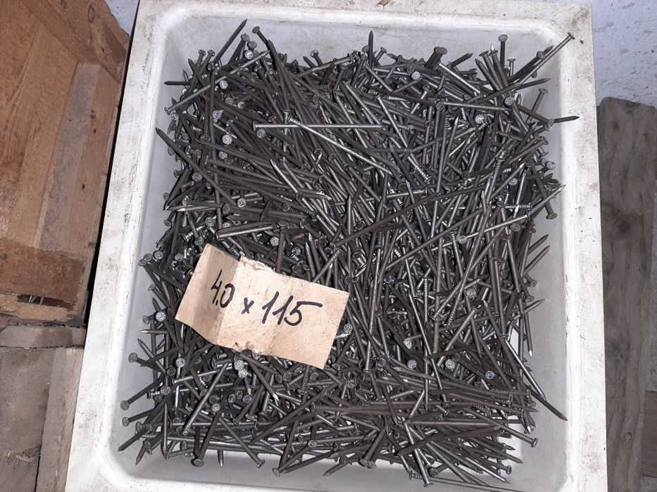 Гвозди оцин и без покрытия ,шурупы- глухари.