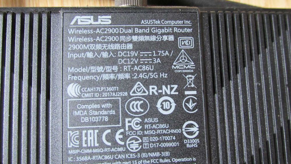 Router Asus RT-AC86U z antenami
