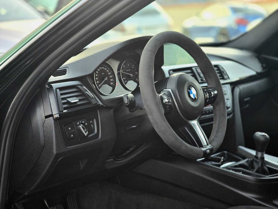 Bmw 318D F30 Pack M 2.0 (Look M3 CS)