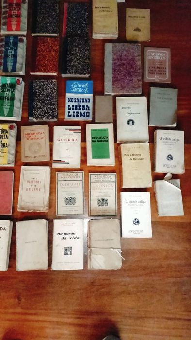 Coleção de 46 livros antigos