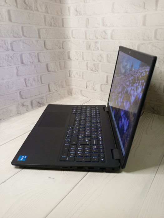 Ноутбук Dell Latitude 3520 i5-1135G7 підсвітка клавіатури