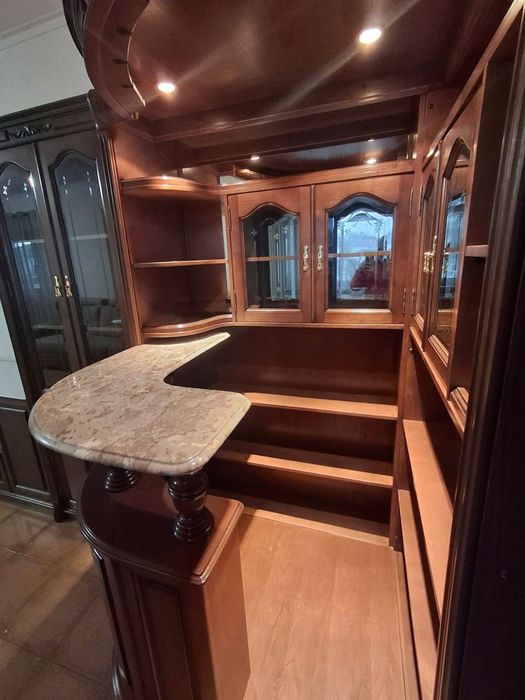 Movel de madeira com bar