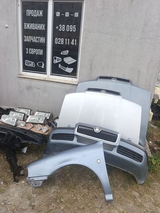 Бампер решітка Шкода Октавія тур оригінал капот