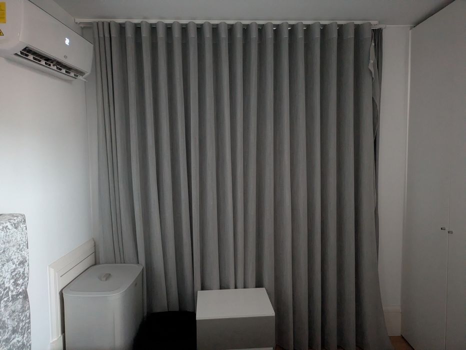 Cortina e blackout cinza