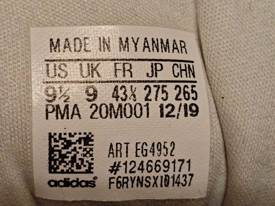 Кроссовки Adidas (оригинал) фирменные размер-43,5 стелька- 27,5-28см.