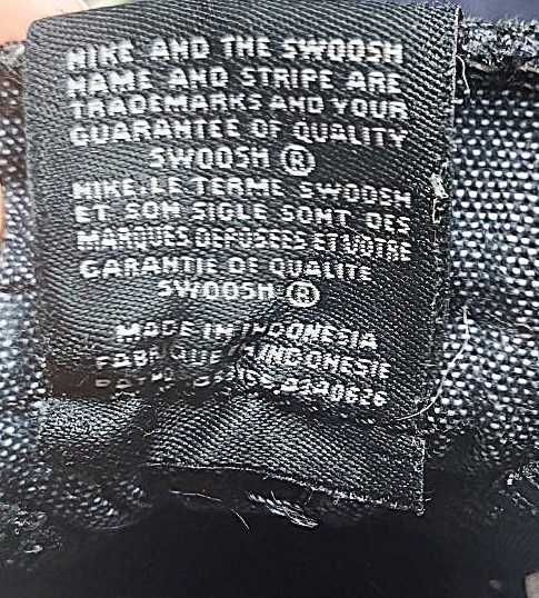 Фирменные кеды Nike.