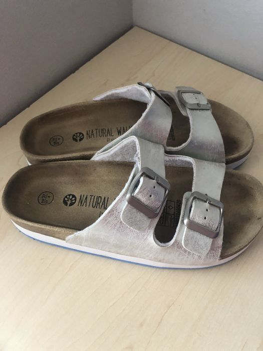 Klapki damskie na koturnie