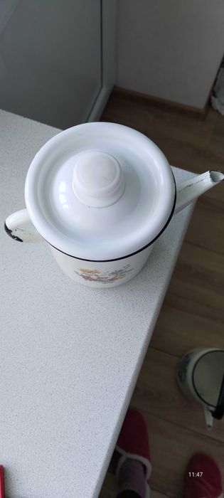 набір емальованих бідонів та чайників з візерунками