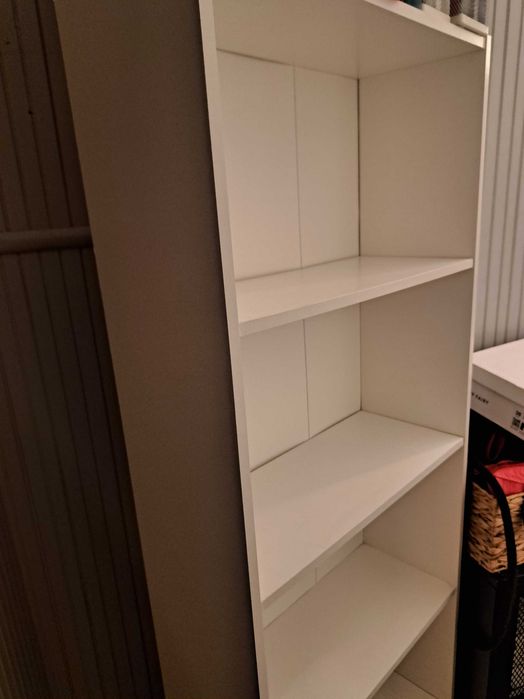 Biały regał Ikea Gersby