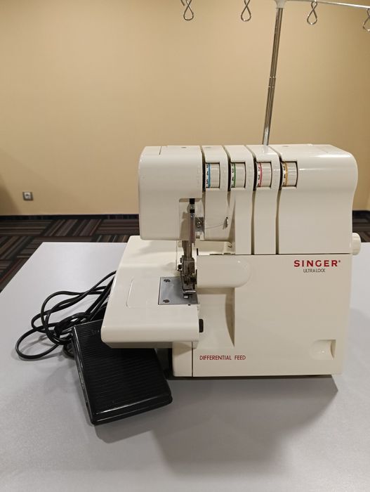 Оверлок Singer в хорошому стані