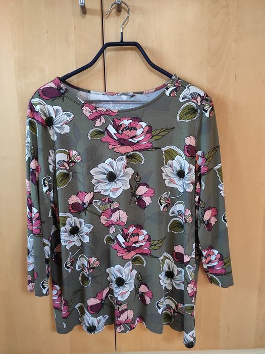 Bluzka w kwiaty c&a