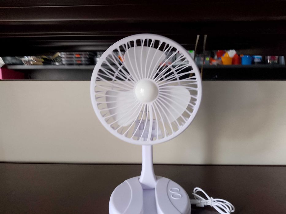 wiatrak biurkowy na akumulator ładowany usb do sieci do samochodu nowy