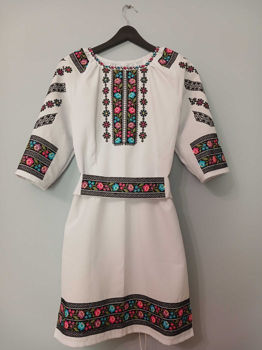 Продається вишита сукня