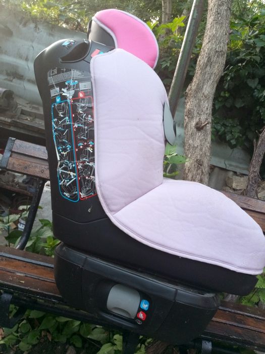 Автомобильное детское кресло  Италия фирма Опал  сооющения не читаю