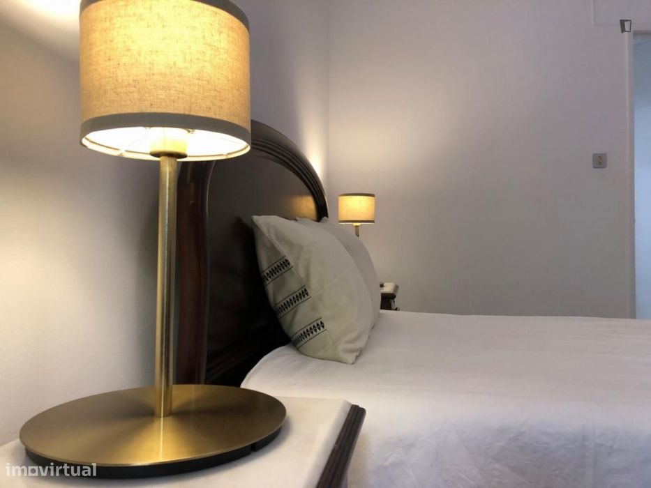 Quarto - localizado em Linda-a-Velha Lisbon