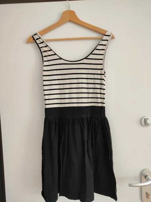 Vestido de Verão Listrado Preto & Branco Vero Moda – Tamanho XS