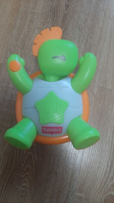 Interaktywna zabawka żółw Tomy Toomies