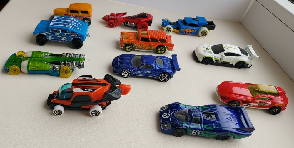 Машинки Hot wheels хот вілс
